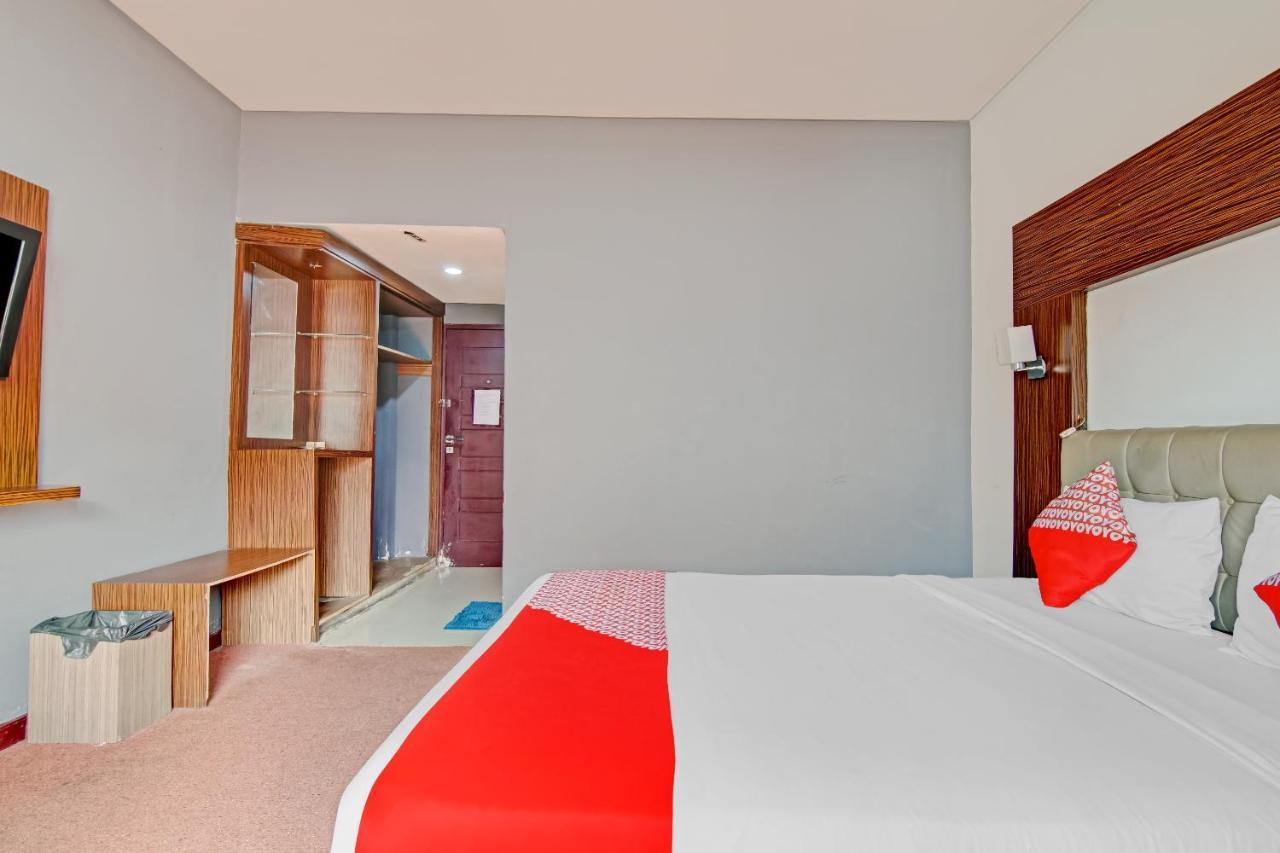 Oyo 1367 Damon Butik Hotel Pekanbaru Εξωτερικό φωτογραφία