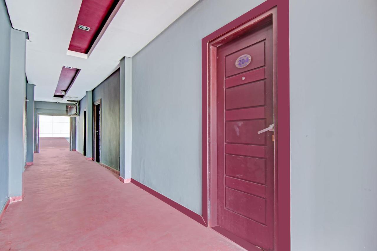 Oyo 1367 Damon Butik Hotel Pekanbaru Εξωτερικό φωτογραφία